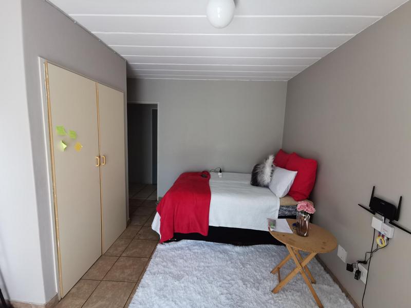 To Let 3 Bedroom Property for Rent in Kannoniers Park North West